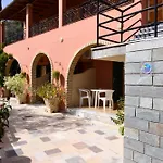 Paradise Ξενοδοχείο με διαμερίσματα 3*