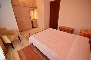 Paradise باليوكاستريتسا